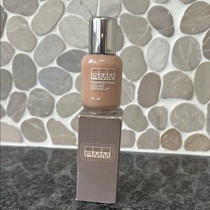 Avon Perfecting Liquid Makeup - almond beige